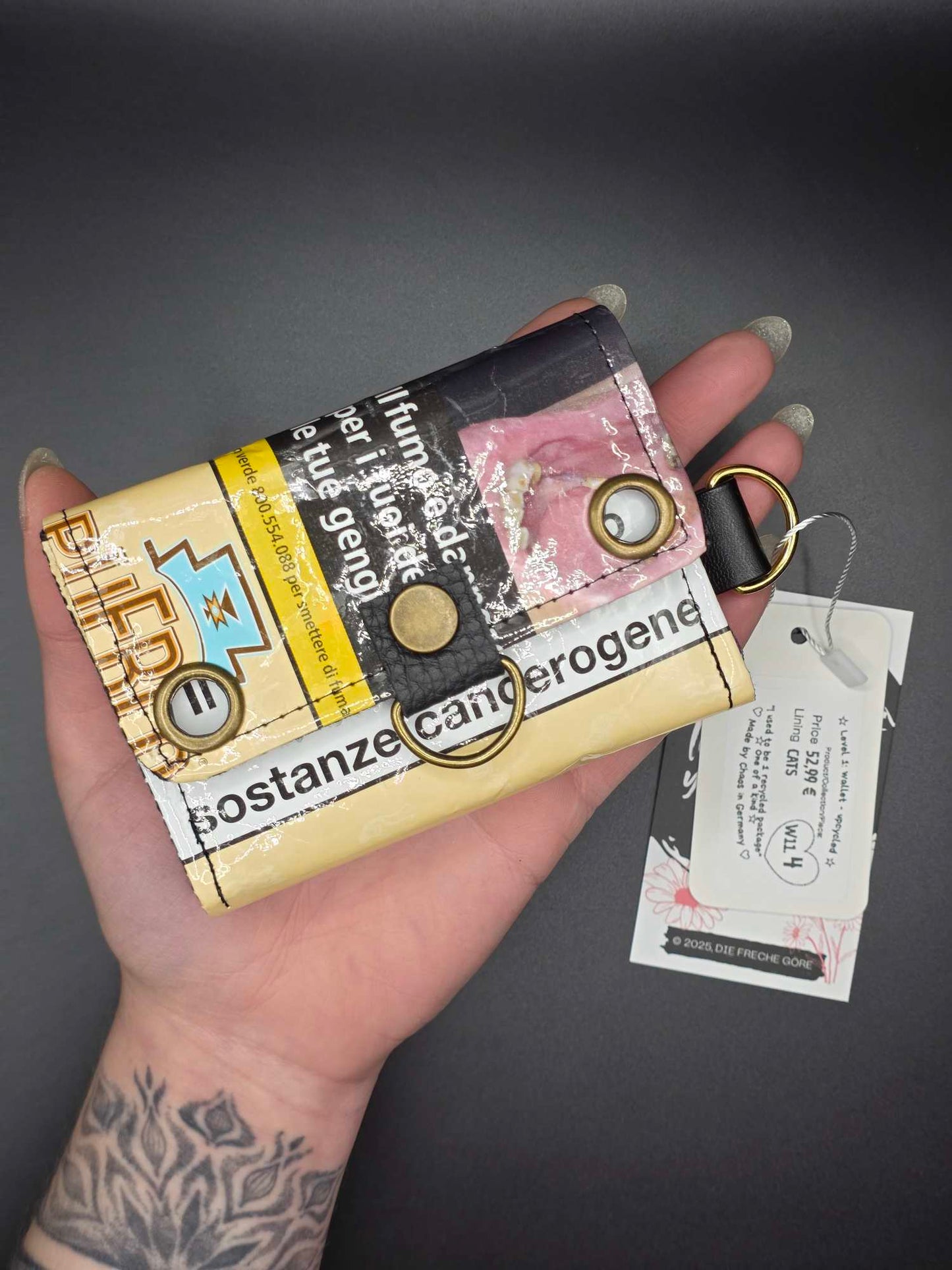 W11.4 wallet - upcycled, Cats inside