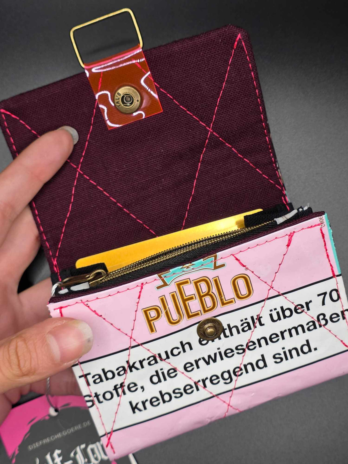 W22.2 Geldbeutel - upcycled, mit Kartenfächer