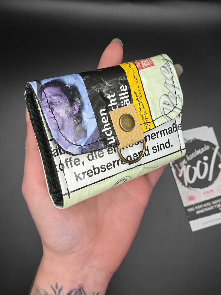 10.11 wallet - upcycled, beige cats