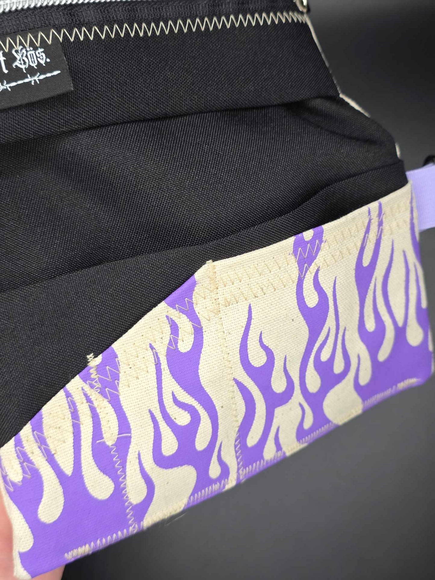 TT13.10 Tabacco pouch, creative flames
