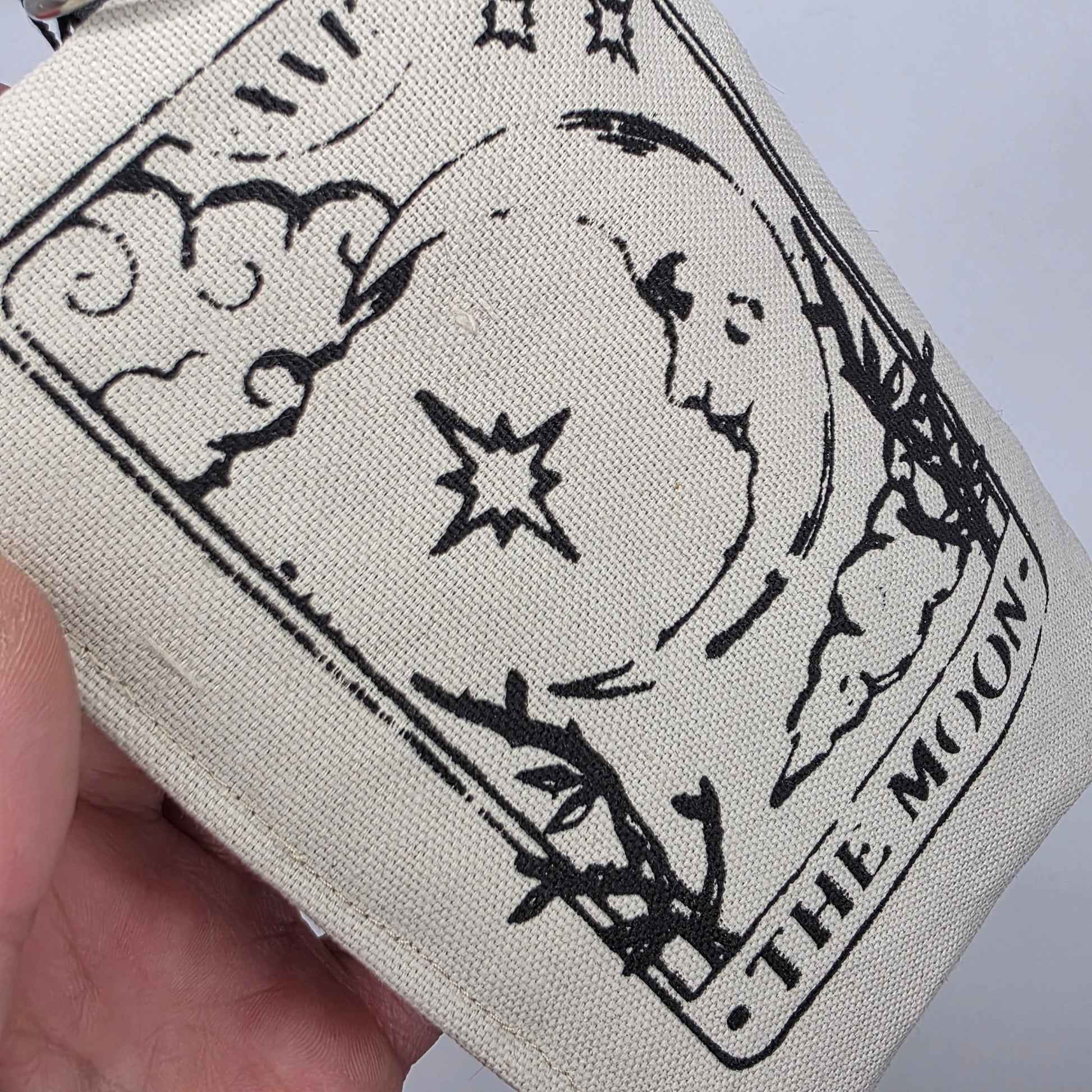 „Sun and Moon" Tabaktasche Nr. 6 (Juni) - DIE FRECHE GÖRE