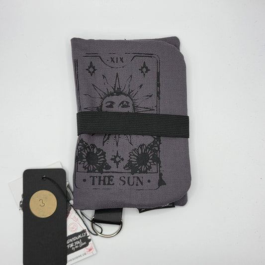 „Sun Moon Tarot" Tabaktasche Nr. 3 - DIE FRECHE GÖRE