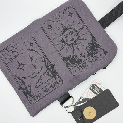 „Sun Moon Tarot" Tabaktasche Nr. 3 - DIE FRECHE GÖRE